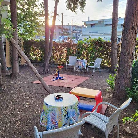 Hotel Agni -Enoikiazomena Diamerizmata Kallithea  Екстериор снимка