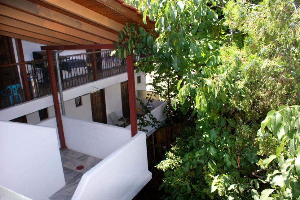 Hotel Agni -Enoikiazomena Diamerizmata Kallithea  Екстериор снимка