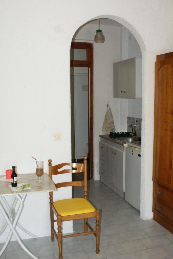 Hotel Agni -Enoikiazomena Diamerizmata Kallithea  Екстериор снимка
