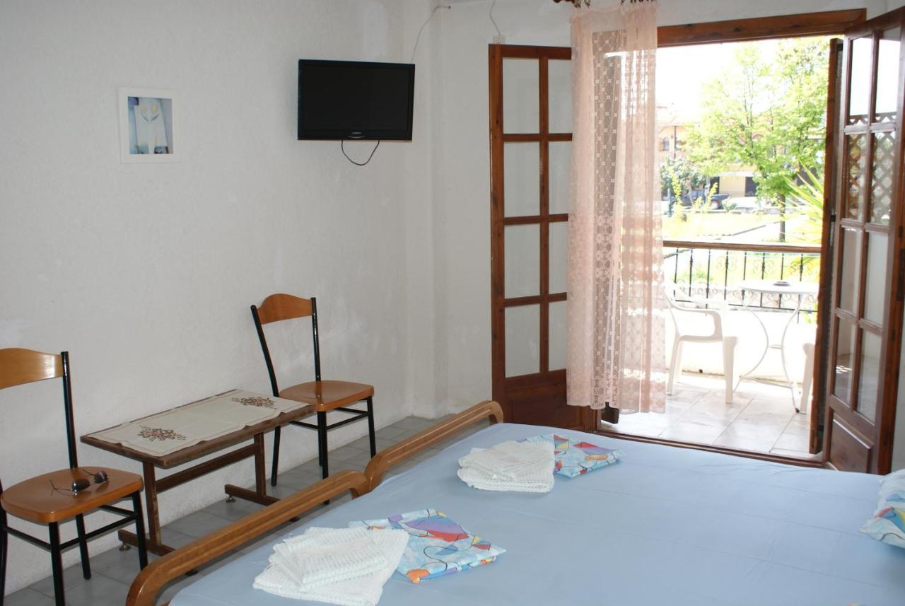 Hotel Agni -Enoikiazomena Diamerizmata Kallithea  Екстериор снимка